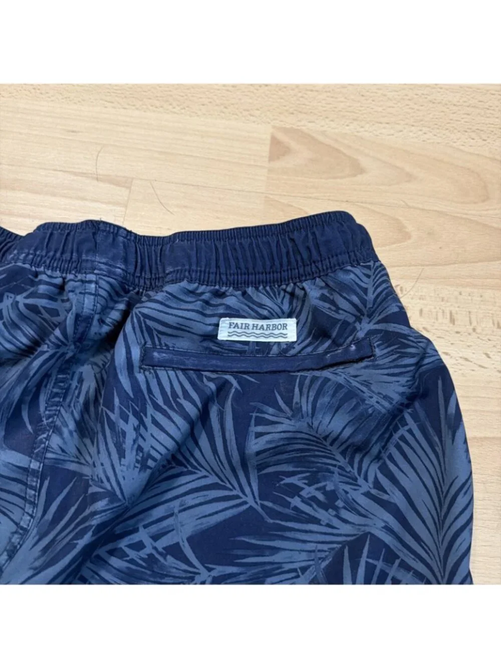 Fair Harbor mens blue floral print lined swim trunks shorts size Large